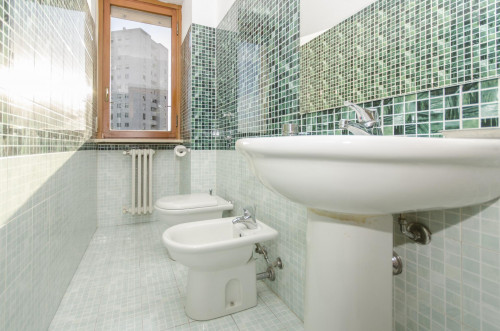 Roomy twin bedroom in the vicinity of ISAD - Institute of Design and Architecture - Gallery - 15