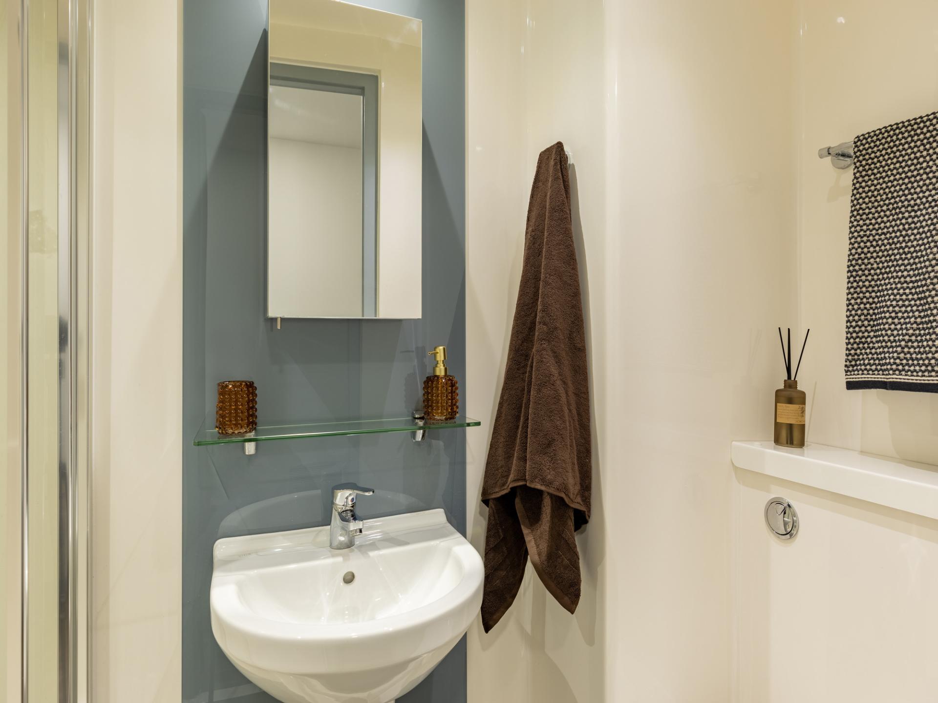  Classic En-Suite  -  Onyx  - Gallery -  4