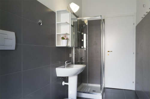 Cool double bedroom near S. Agostino metro station - Gallery - 10
