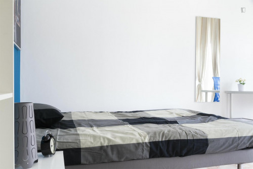 Cool double bedroom near S. Agostino metro station - Gallery - 2