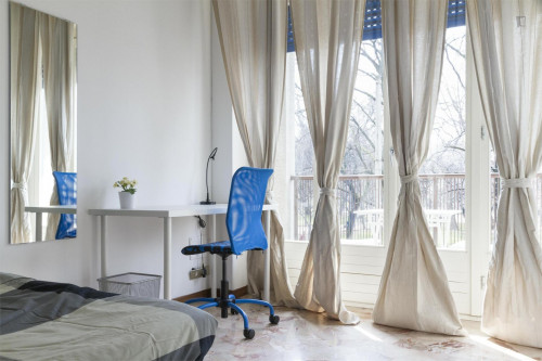 Cool double bedroom near S. Agostino metro station - Gallery - 4