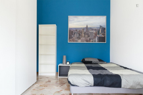 Cool double bedroom near S. Agostino metro station - Gallery - 3
