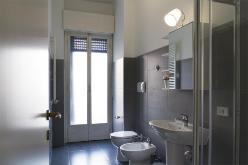 Cool double bedroom near S. Agostino metro station - Gallery - 9