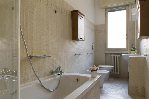 Cool double bedroom near S. Agostino metro station - Gallery - 12