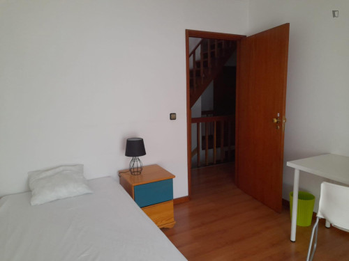 Luminous Single Bedroom Close To Universidade Do Minho