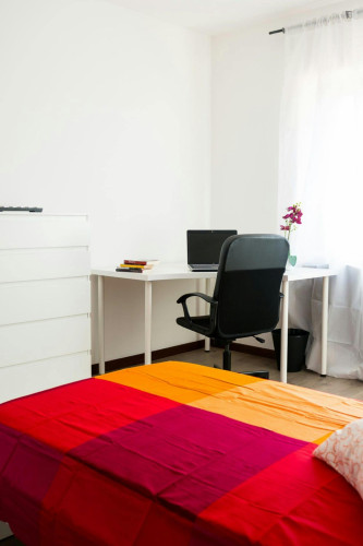 Ample single bedroom near the Nizza metro