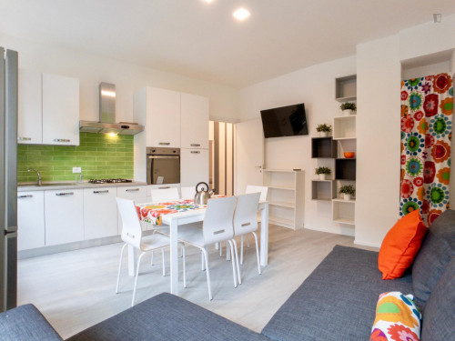 Single bed in a beautiful twin bedroom with en-suite bathroom - Gallery - 15