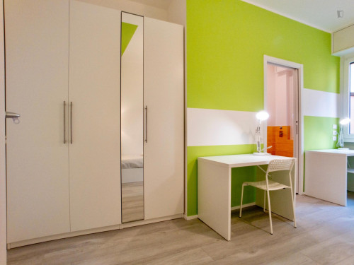 Single bed in a beautiful twin bedroom with en-suite bathroom - Gallery - 22