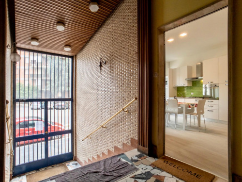 Single bed in a beautiful twin bedroom with en-suite bathroom - Gallery - 2
