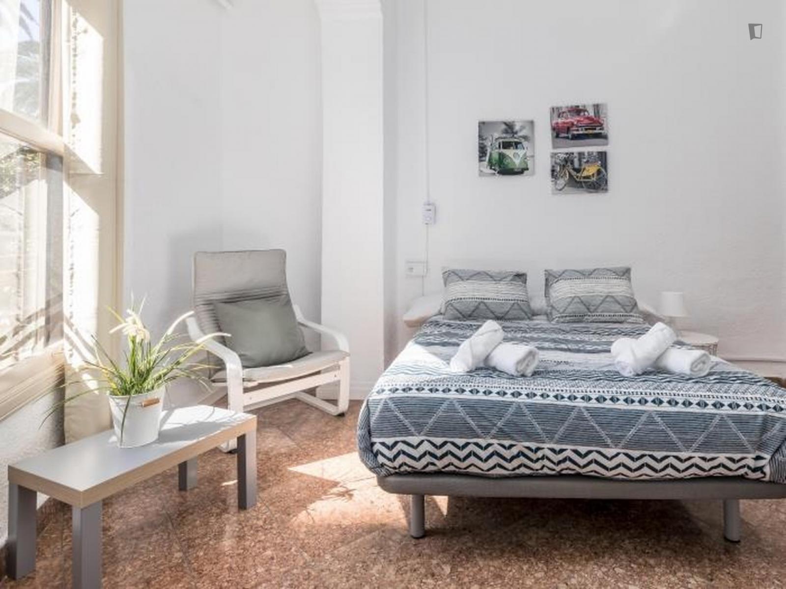  Appealing Single Bedroom In A Property With Balcony  -  Appealing single bedroom in a property with balcony  - Gallery -  1