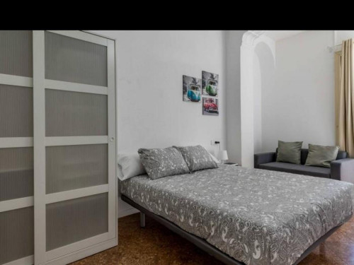 Cozy single bedroom in a property with balcony