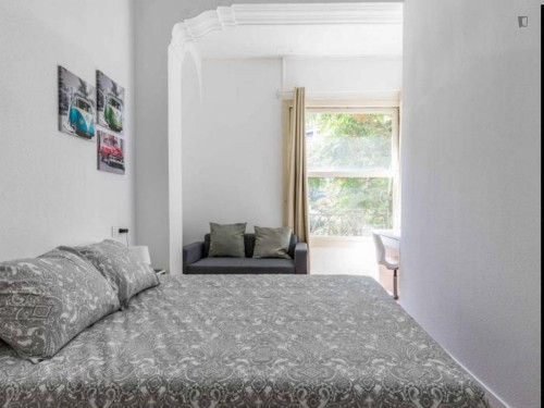 Cozy single bedroom in a property with balcony