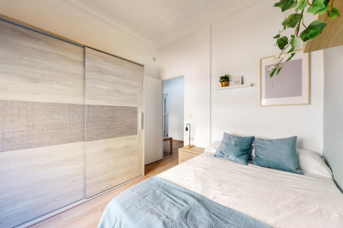 Great looking single bedroom in a property with balcony