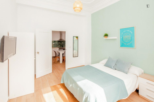 Cozy single bedroom