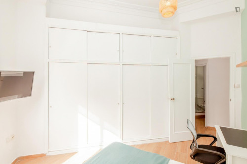 Attractive single bedroom