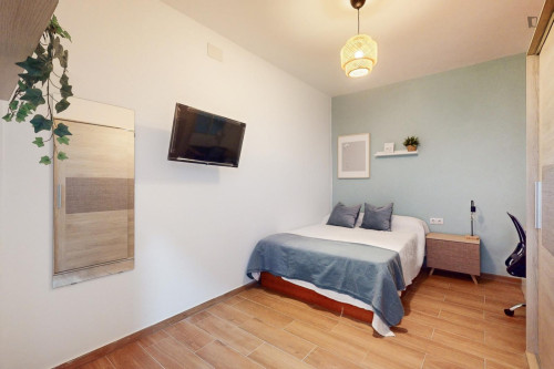 Great looking single bedroom in a property with balcony