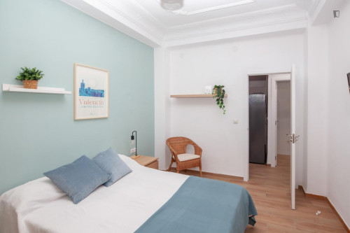 Appealing single bedroom