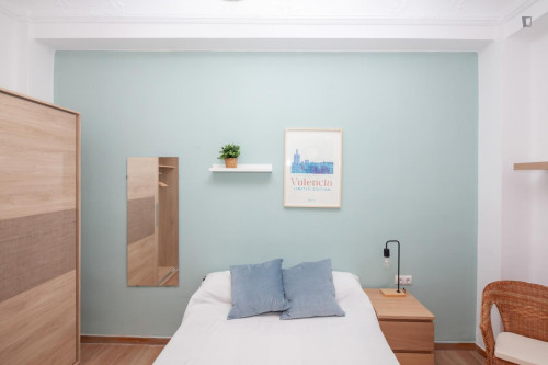 Appealing single bedroom