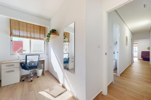 Attractive single bedroom in a property with balcony