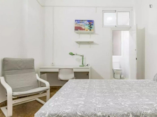 Large Appealing single bedroom in a property with balcony