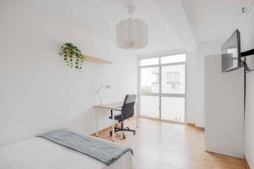 Attractive single bedroom