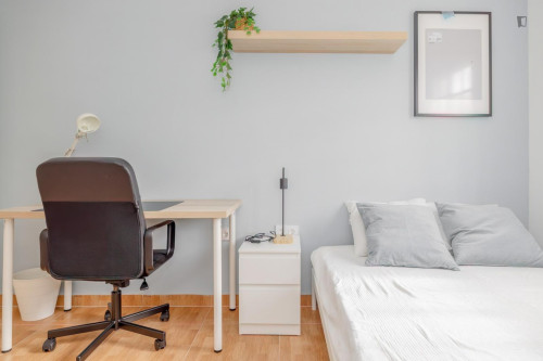 Cozy single bedroom - Gallery - 6