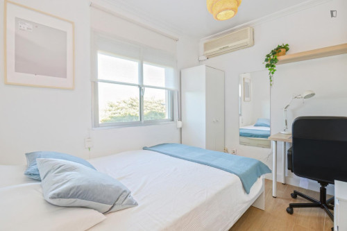 Cozy single bedroom - Gallery - 10
