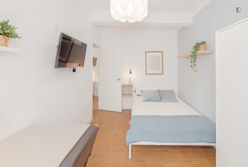 Great looking single bedroom with balcony - Gallery - 16