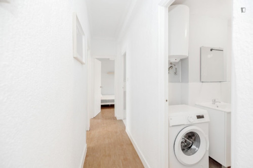 Great looking single bedroom with balcony