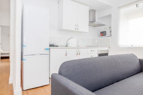 Great looking single bedroom with balcony - Gallery - 12