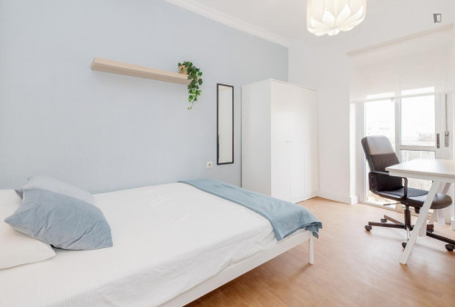Great looking single bedroom with balcony - Gallery - 11