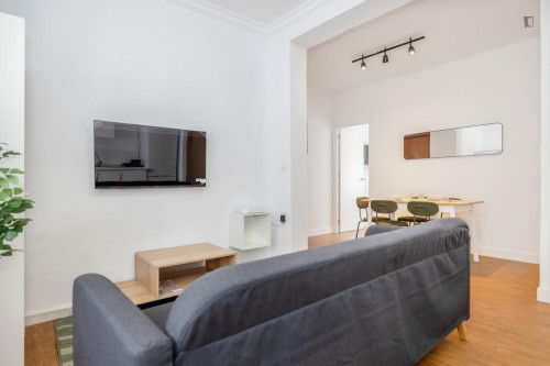 Great looking single bedroom with balcony - Gallery - 5