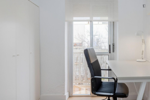 Great looking single bedroom with balcony - Gallery - 18