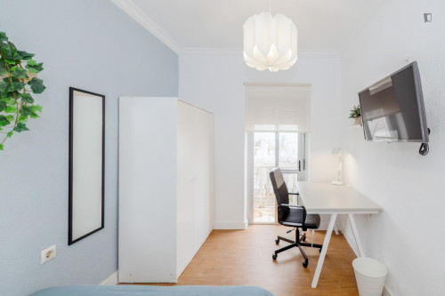 Great looking single bedroom with balcony - Gallery - 19