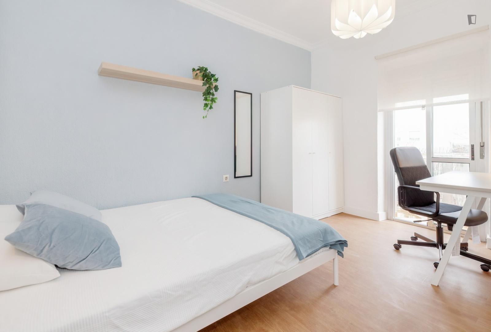 Great Looking Single Bedroom With Balcony - 1