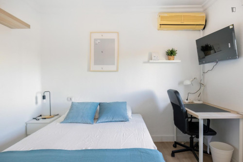 Appealing single bedroom