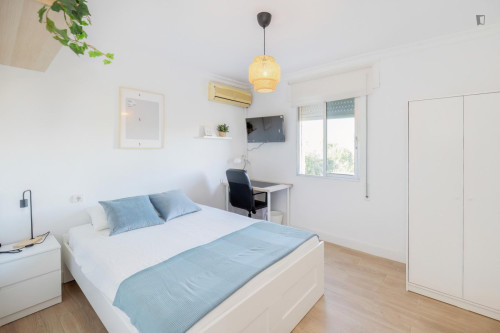 Appealing single bedroom