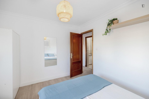 Appealing single bedroom