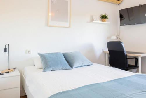 Appealing single bedroom