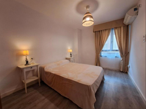 Spacious Double Bedroom close to Jacint Verdaguer metro