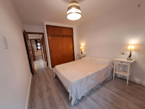 Spacious Double Bedroom close to Jacint Verdaguer metro