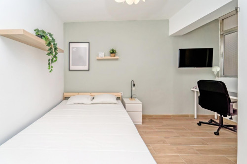 Appealing single bedroom