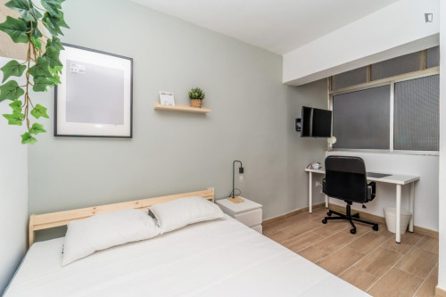 Appealing single bedroom