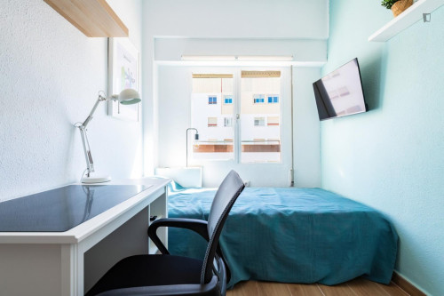 Great looking single bedroom