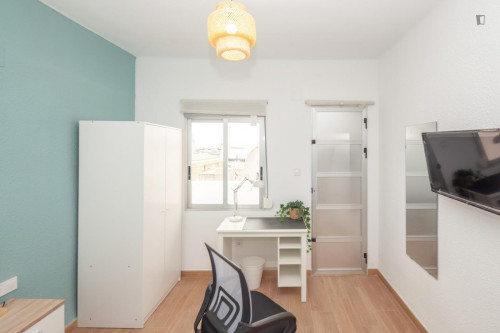 Great looking single bedroom with balcony