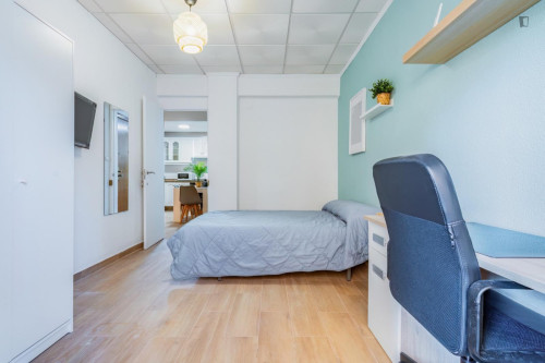 Great looking single bedroom