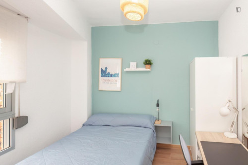Great looking single bedroom with balcony