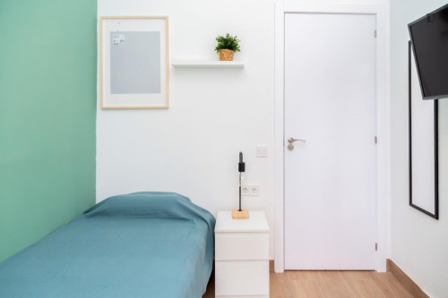 Appealing single bedroom