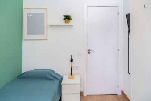 Appealing single bedroom