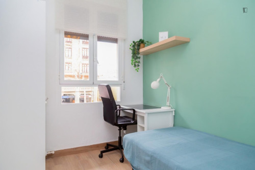 Appealing single bedroom